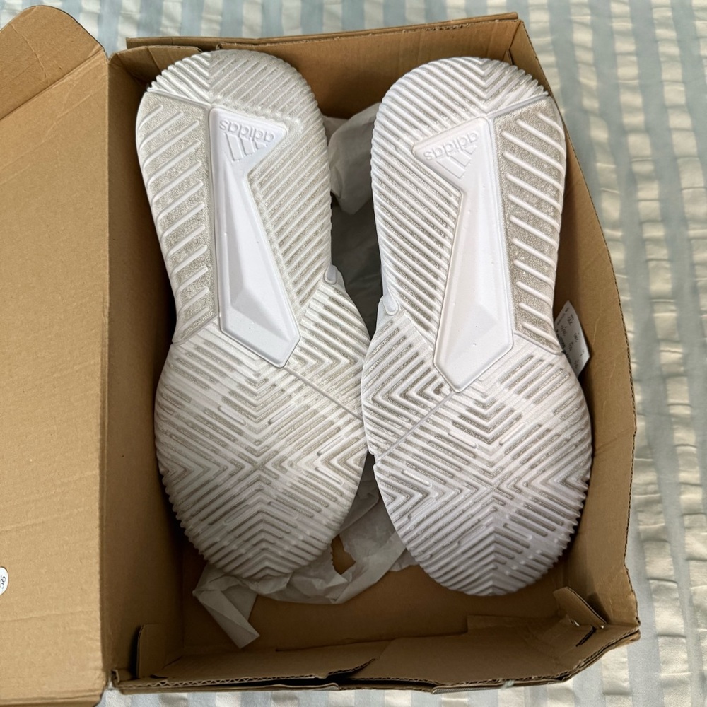 New Adidas Court Team Bounce 2.0 Women’s Volleyball Tennis shoes size 7 - Picture 6 of 7